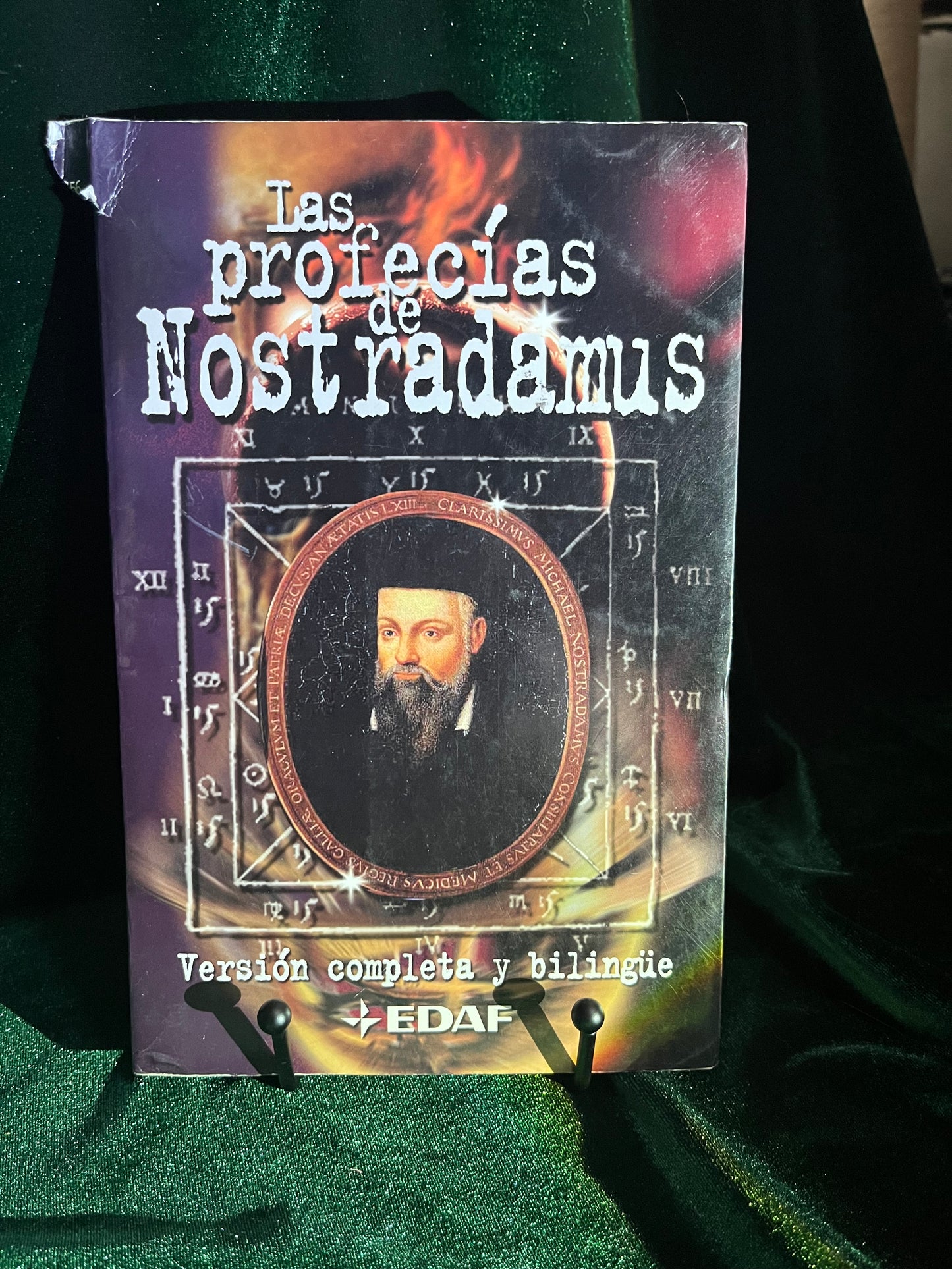 Las Profecías de Nostradamus (The Prophecies of Nostradamus) (Versión completa y bilingüe) (full and bilingual version spanish & english)