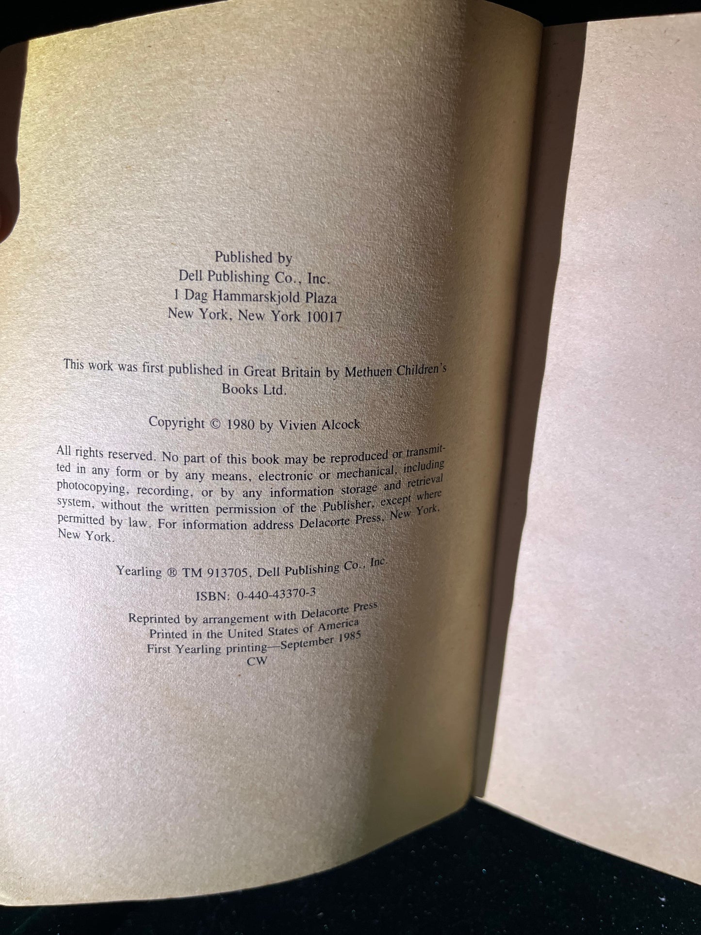 The Haunting of Cassie Palmer by Vivien Alcock